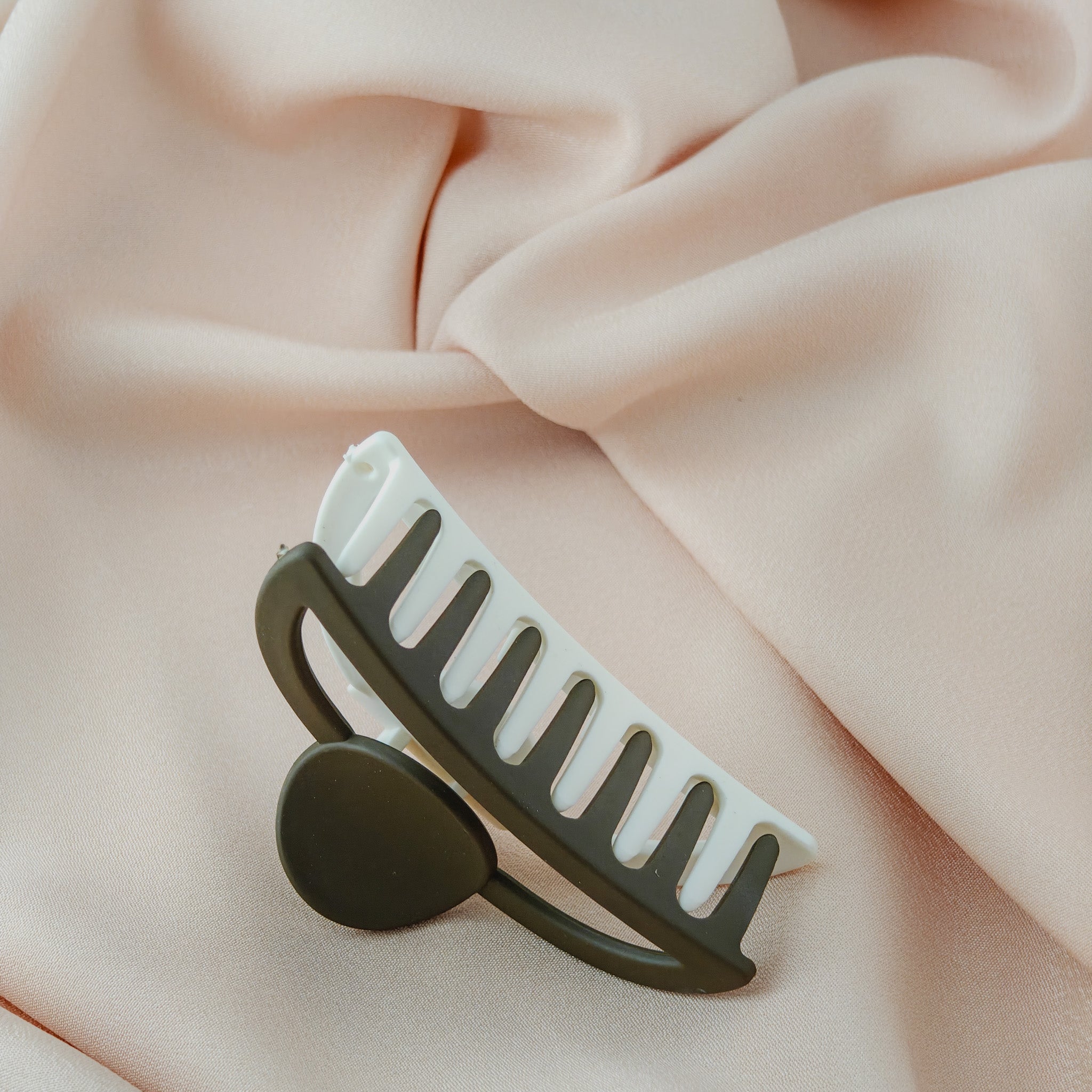 Hair Pins, Claws & Clips