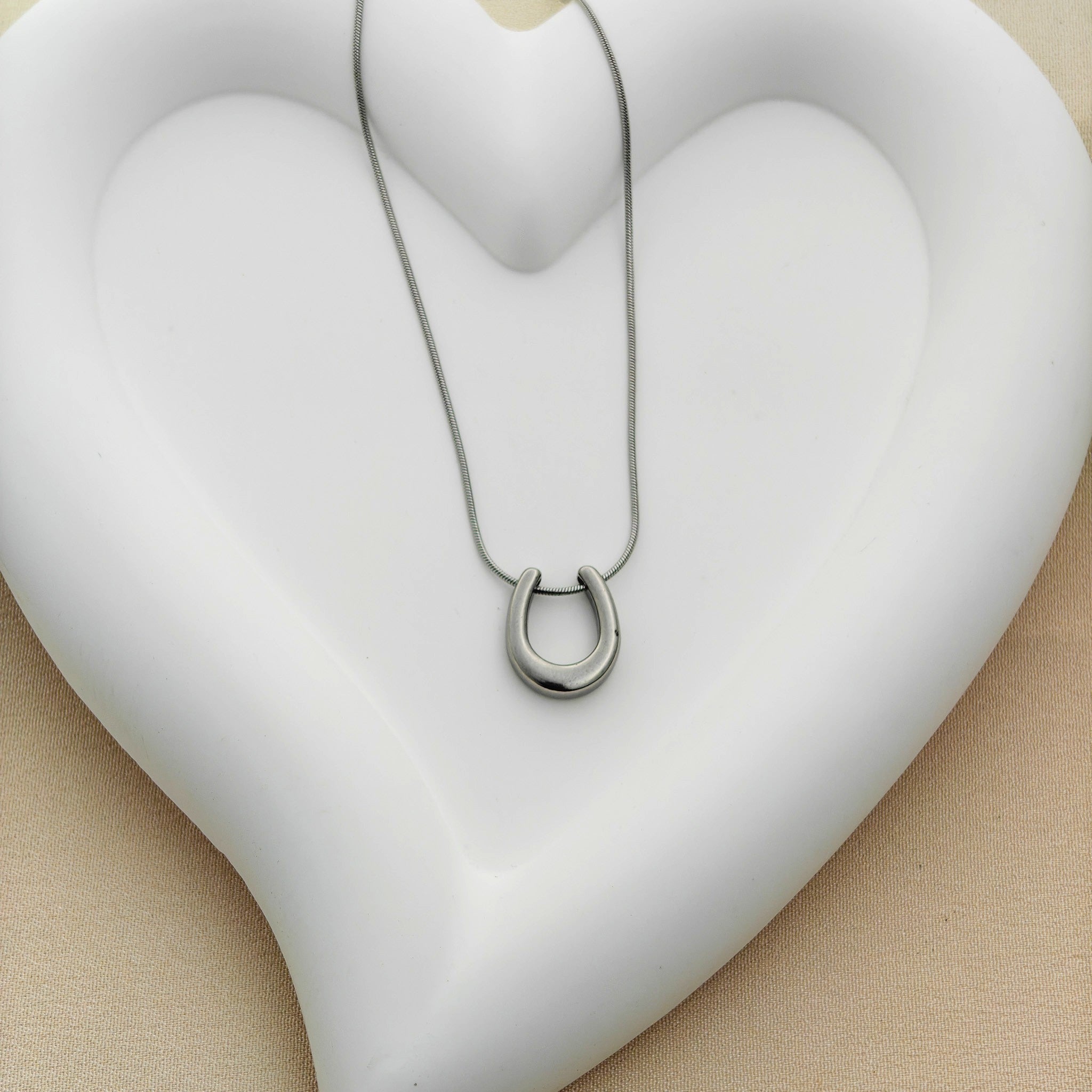 Minimalist Korean Silver U-Pendant Necklace – Anti-Tarnish