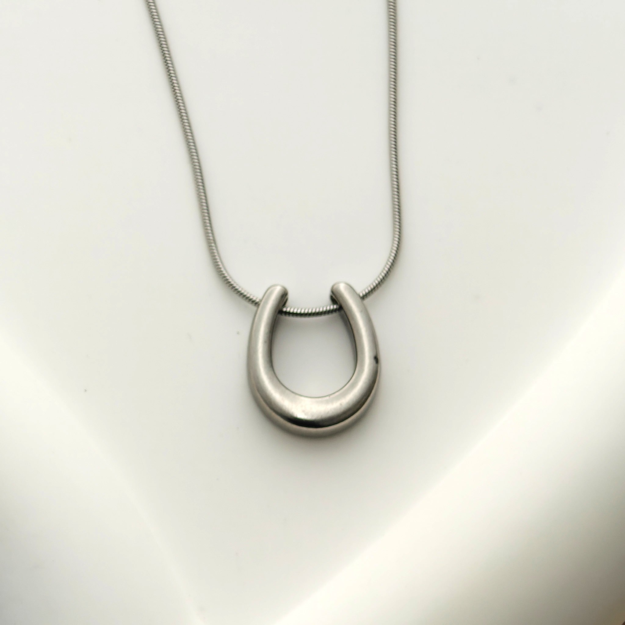 Minimalist Korean Silver U-Pendant Necklace – Anti-Tarnish