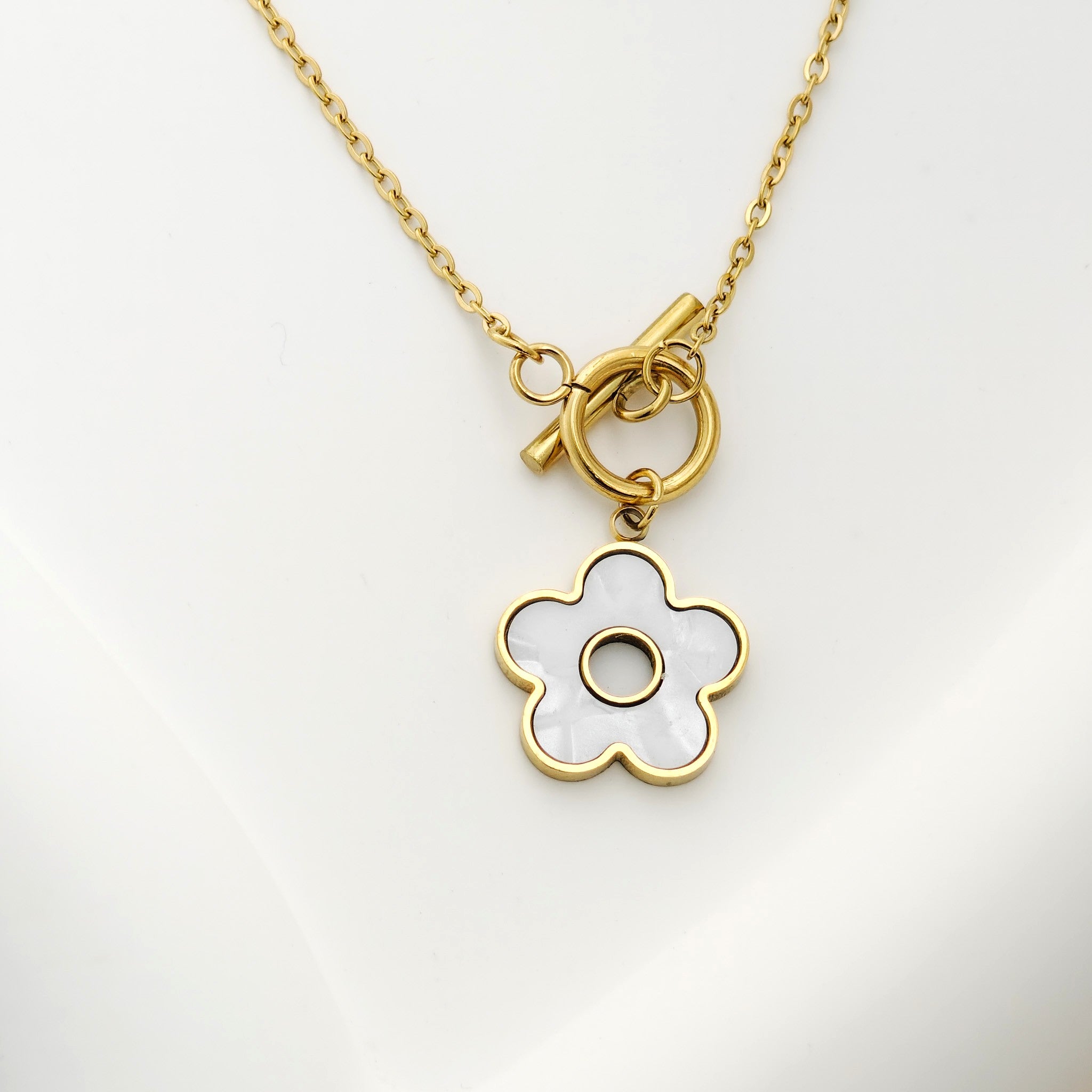 Petite White Daisy Pendant – Korean Anti-Tarnish Necklace, Affordable & Delightful