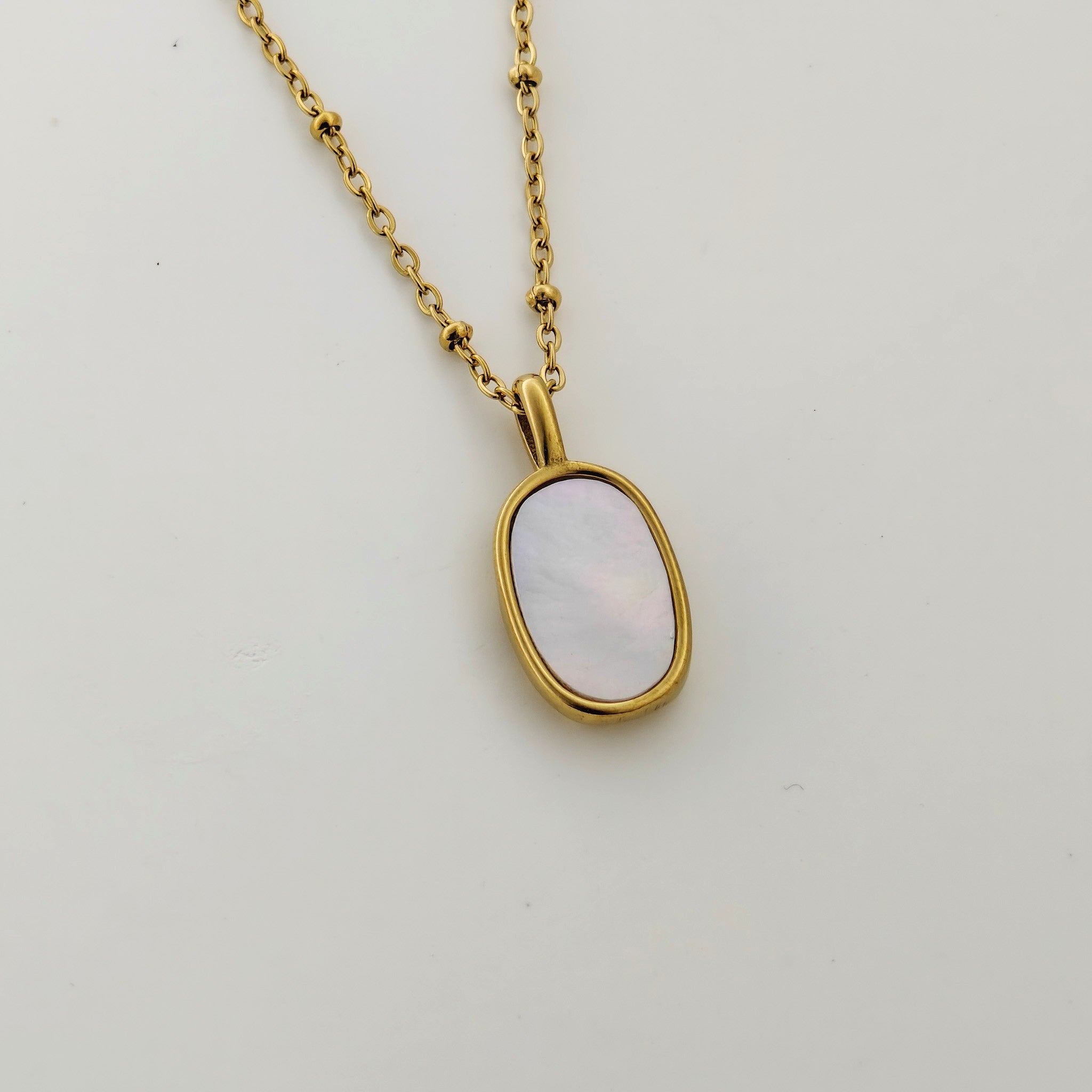 Classic Oval Shell Pendant – Korean Anti-Tarnish Necklace