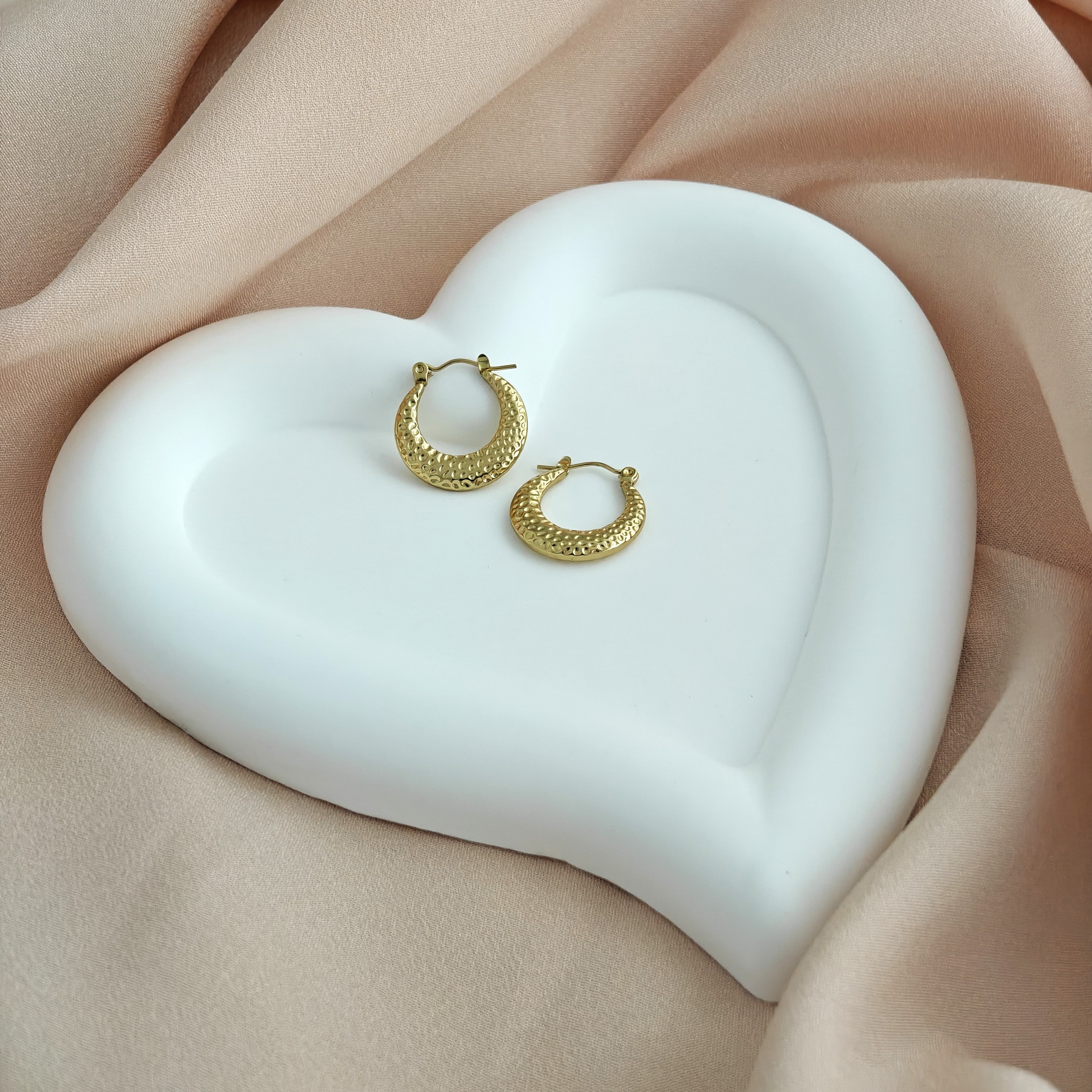 Anti Tarnish Crescent Hoop Earrings – Korean Jewellery