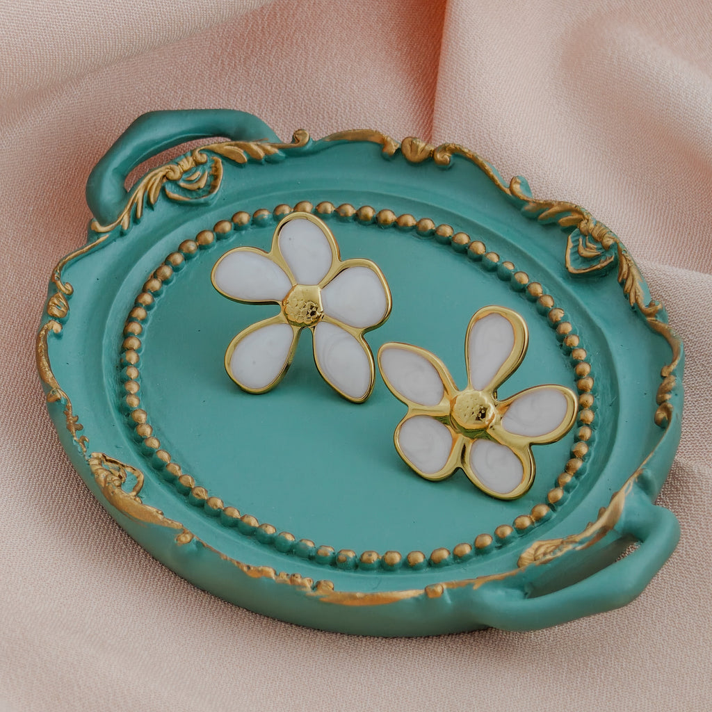 Dainty White Petal Korean Jewelry Earrings