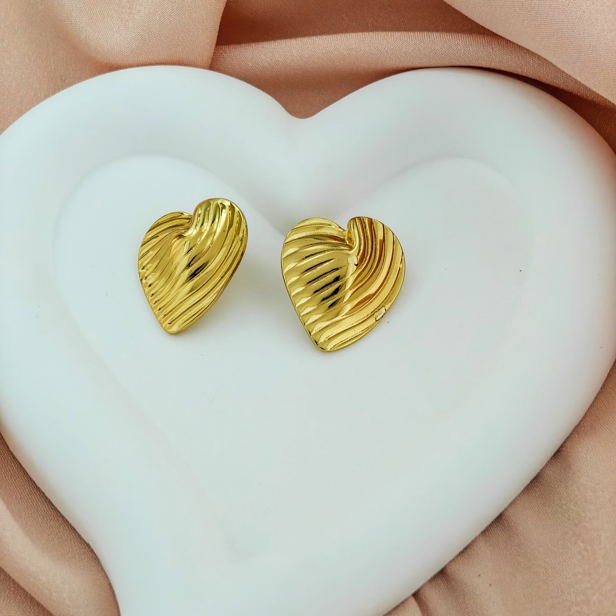 Golden Ribbed Heart Earrings
