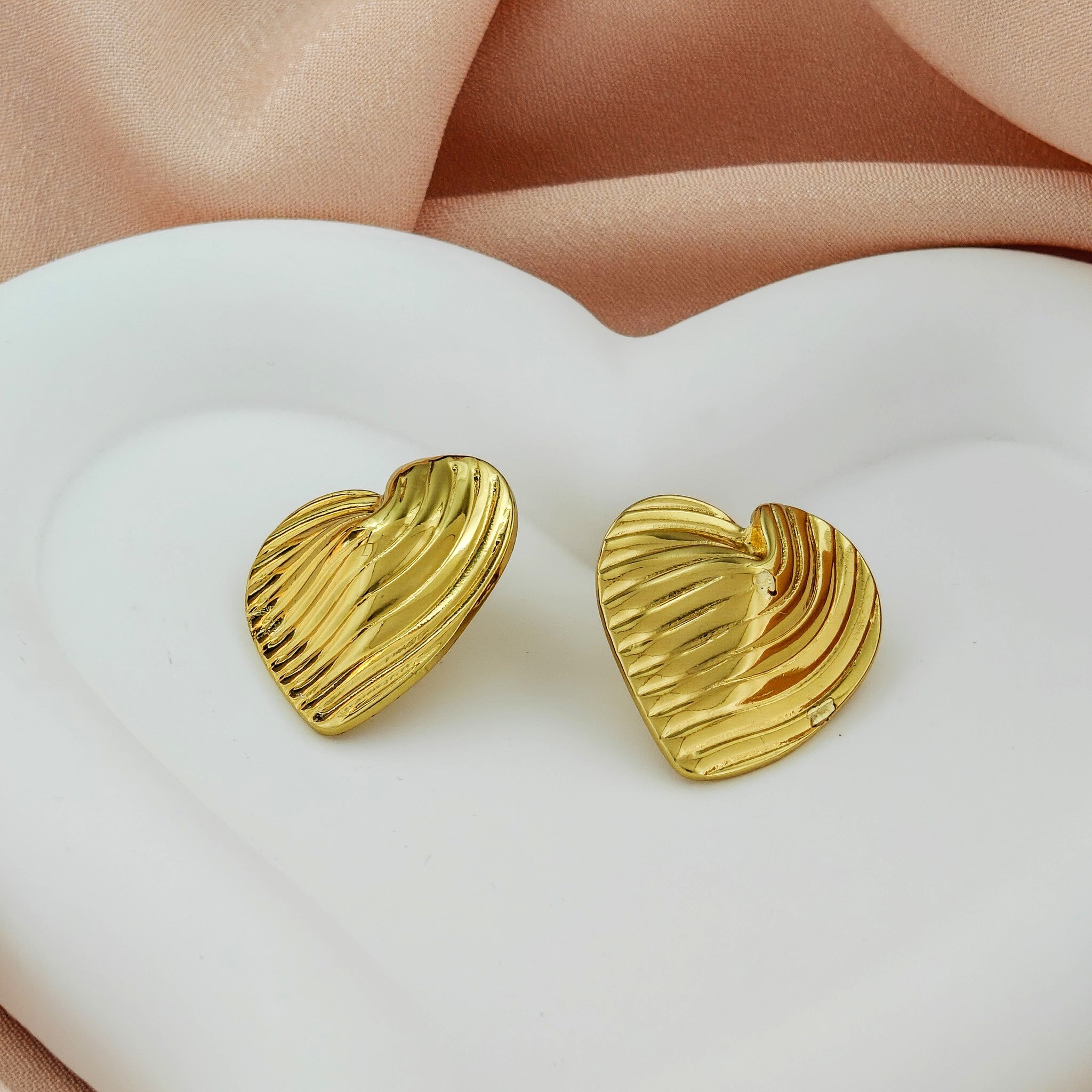 Golden Ribbed Heart Earrings