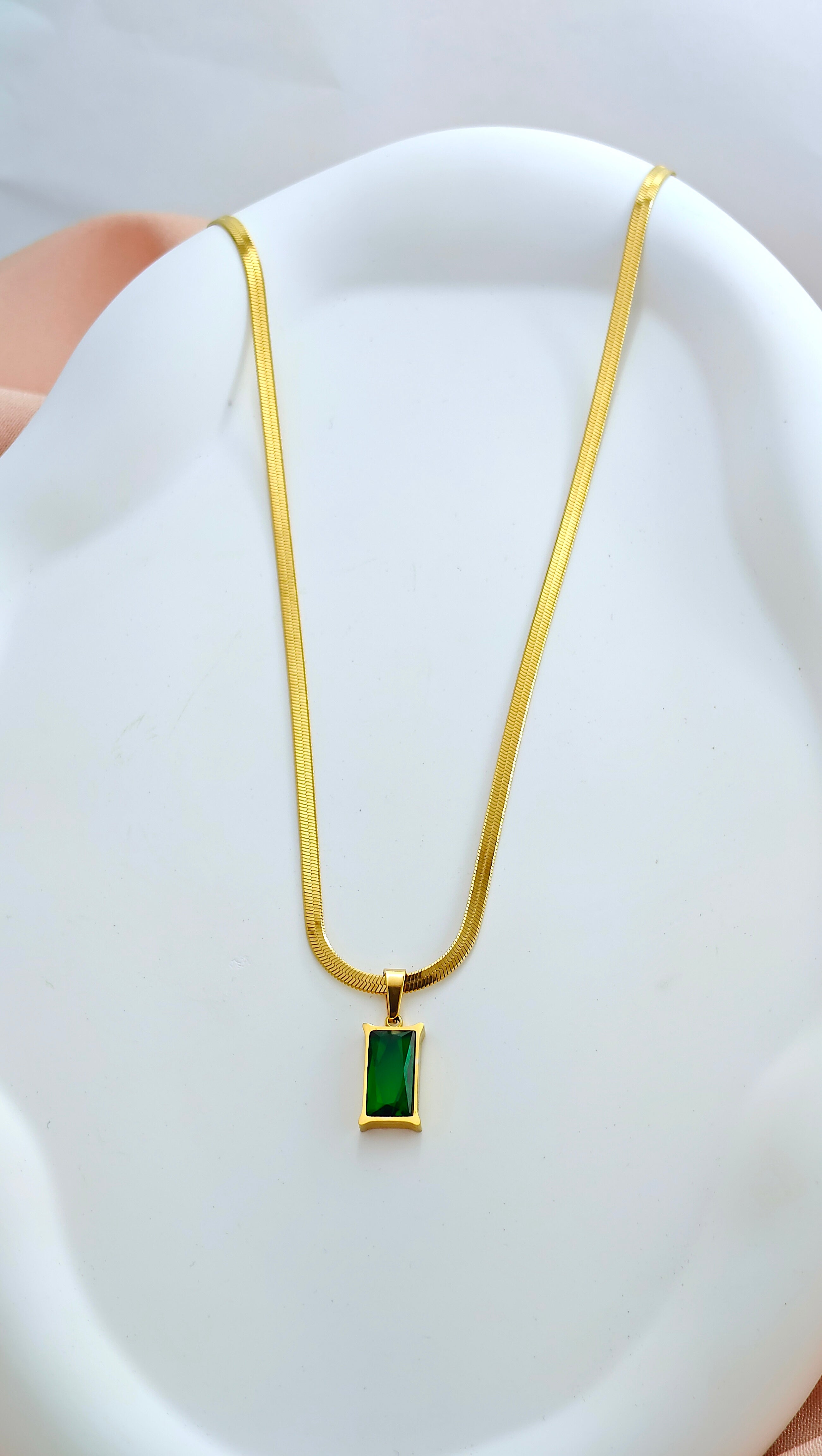 Waterproof Gold-Toned Rectangle Green Pendant Necklace - Anti Tarnish Korean Herringbone