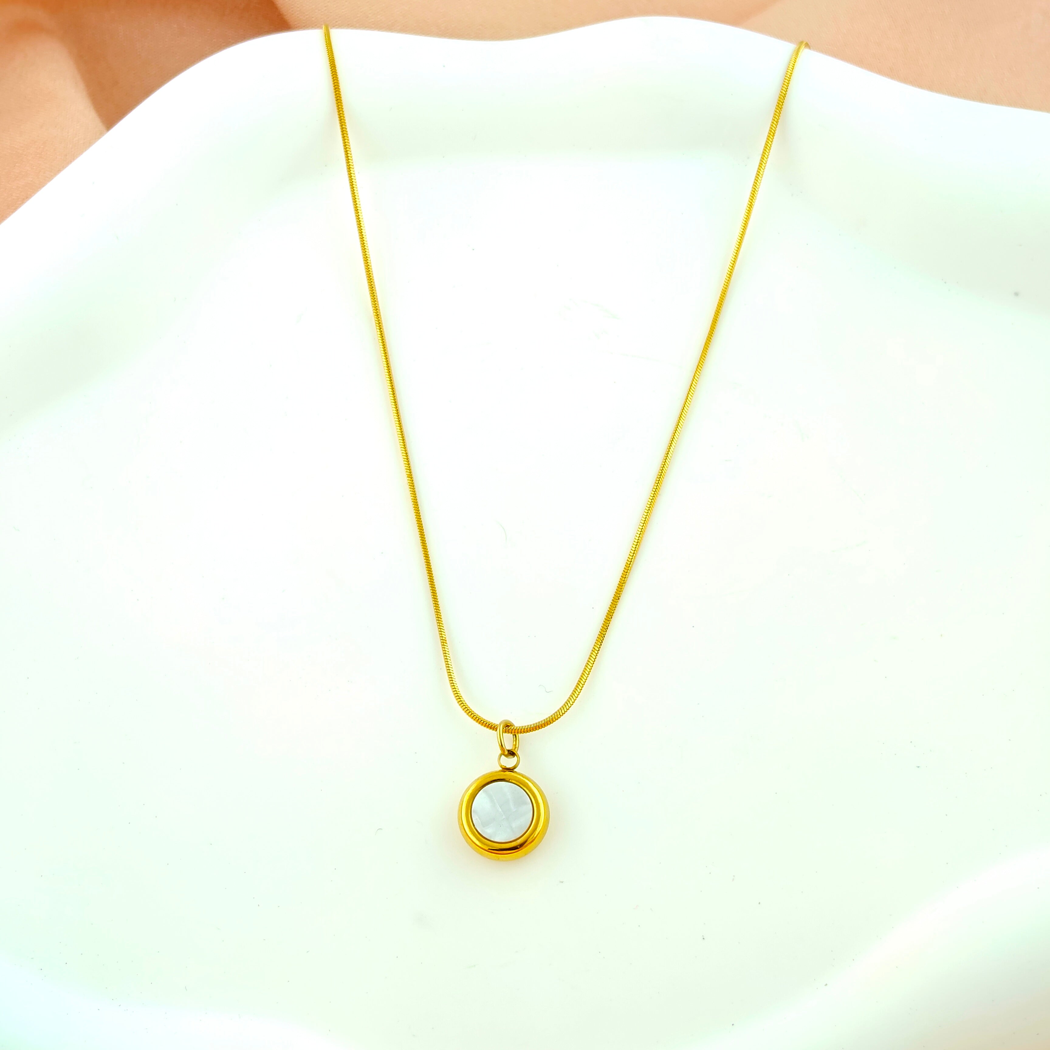Classic White Shell Anti-Tarnish Korean Circle Pendant Necklace
