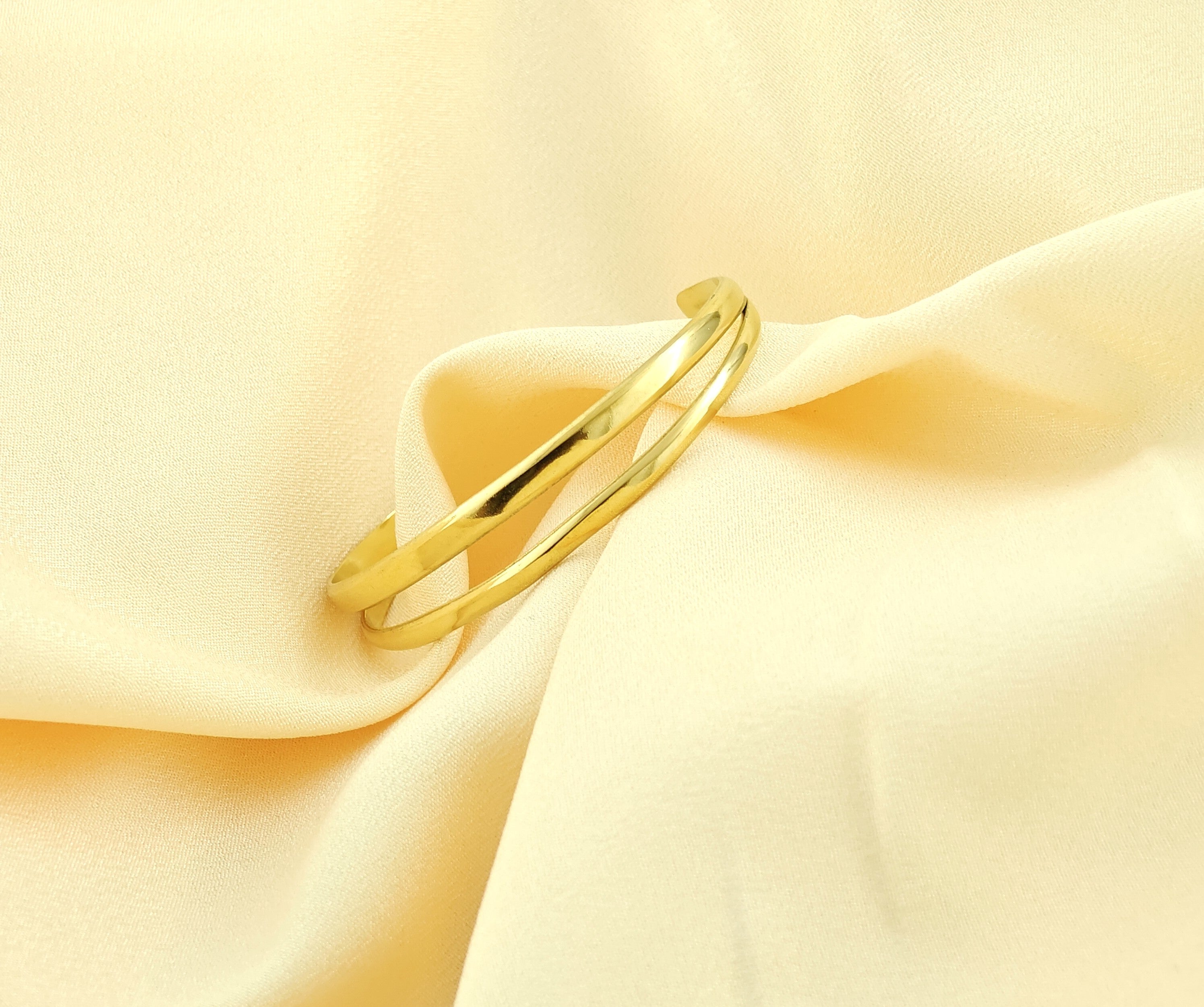 Anti-Tarnish korean Bangle with Diamond-Cut Details