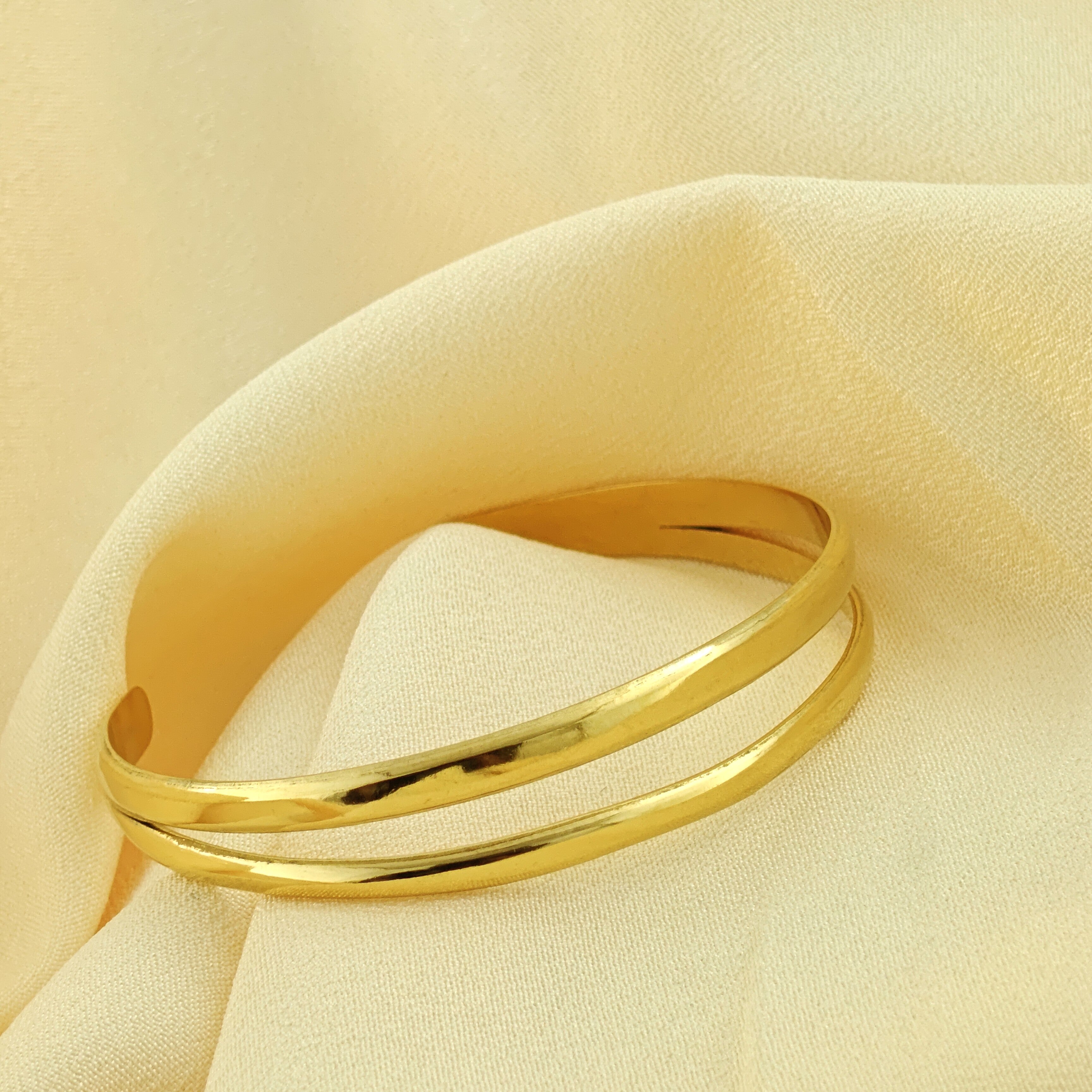 Anti-Tarnish korean Bangle with Diamond-Cut Details