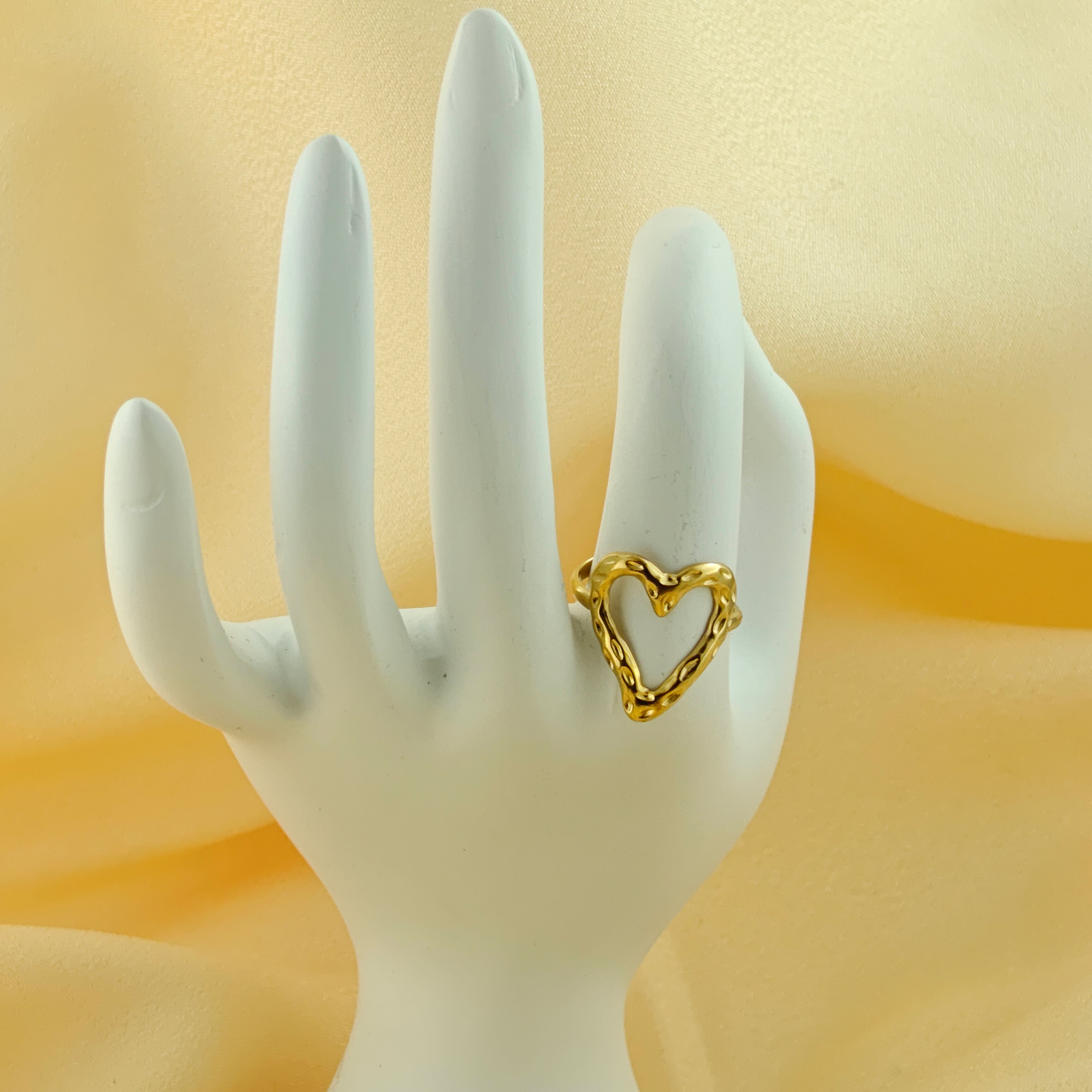 Anti-Tarnish Korean Wavy Heart Statement Ring