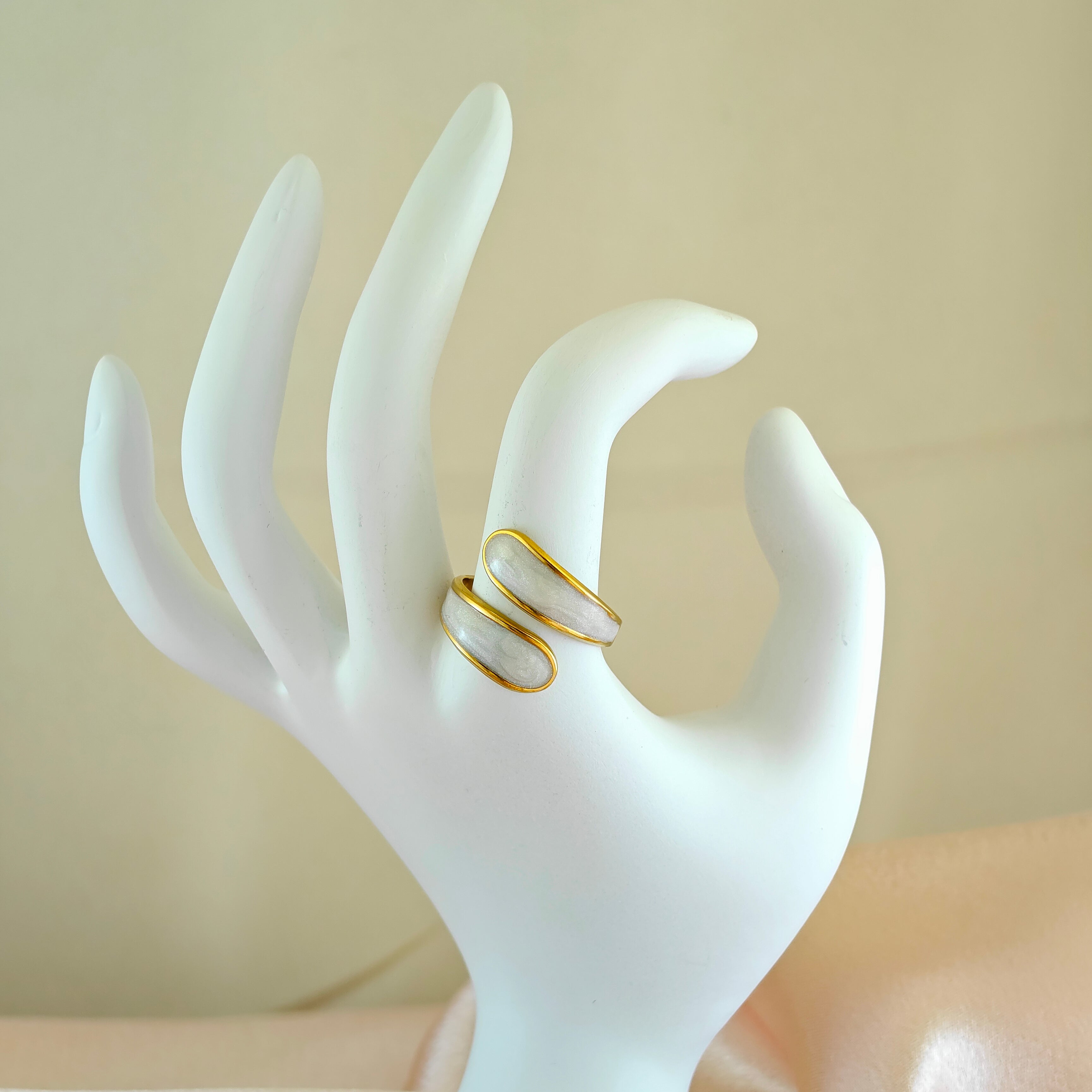 Gold-Plated Anti-Tarnish Korean Jewelry Statement White Curve Ring