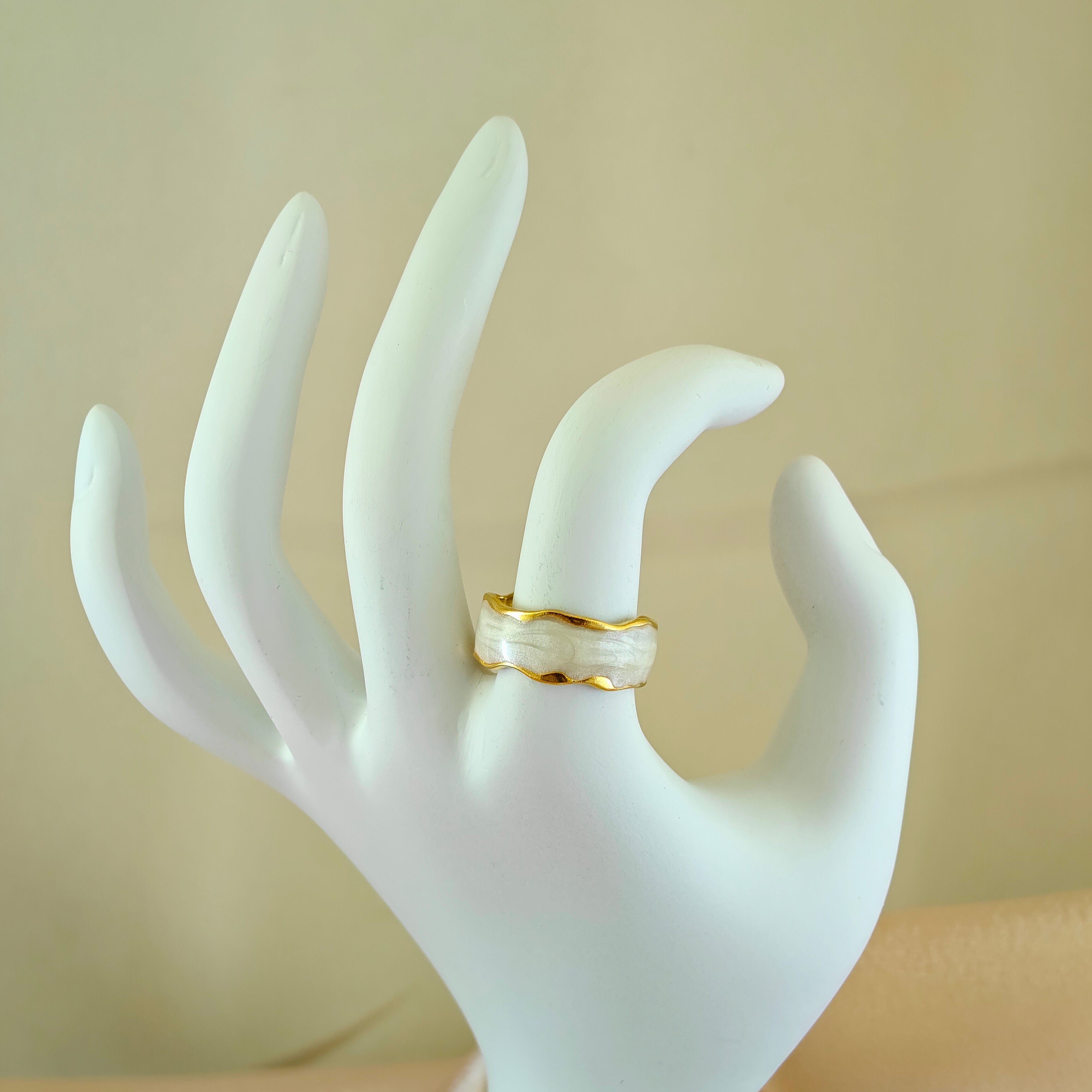 Gold-Plated Anti-Tarnish Korean Jewelry White Enamel Wave Ring