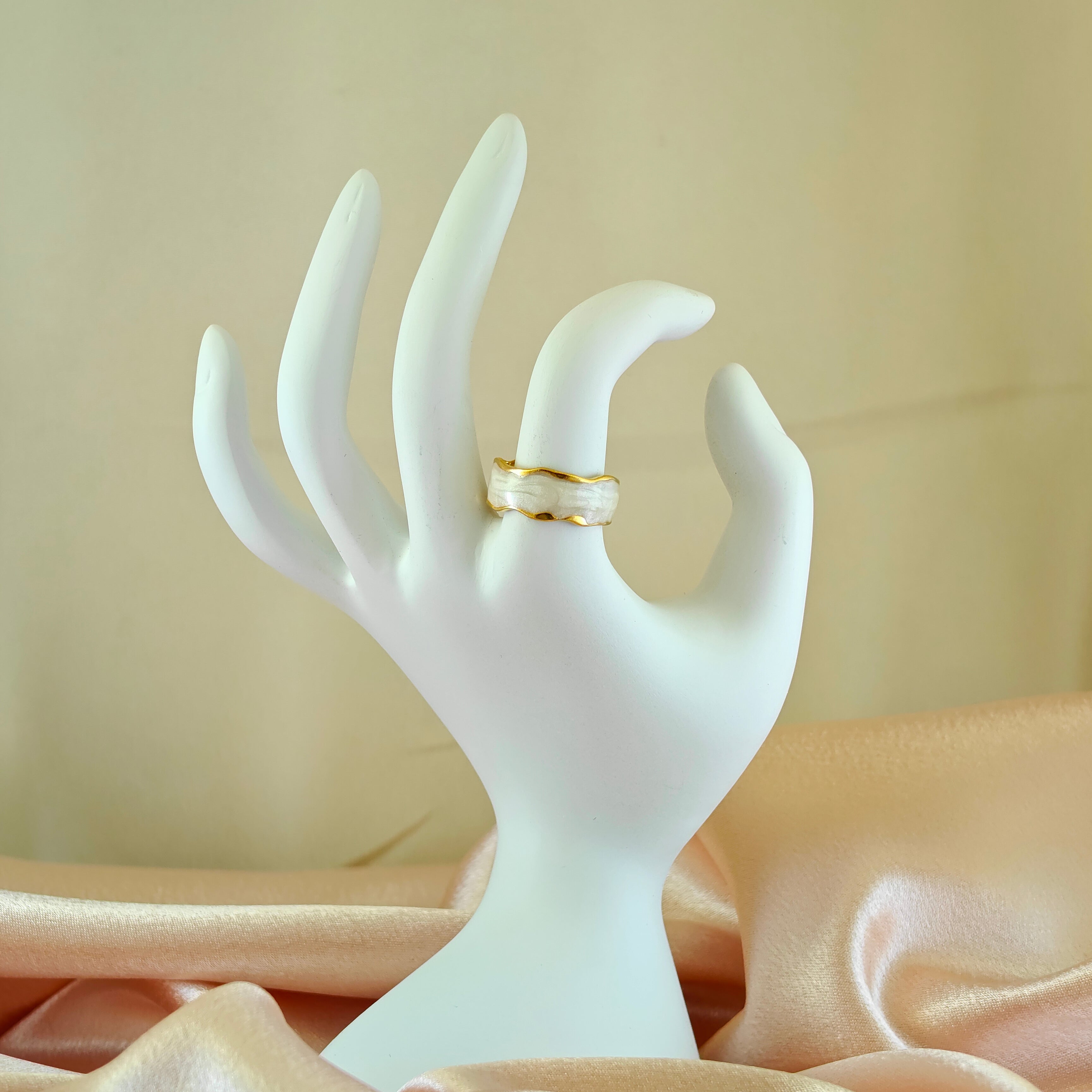 Gold-Plated Anti-Tarnish Korean Jewelry White Enamel Wave Ring