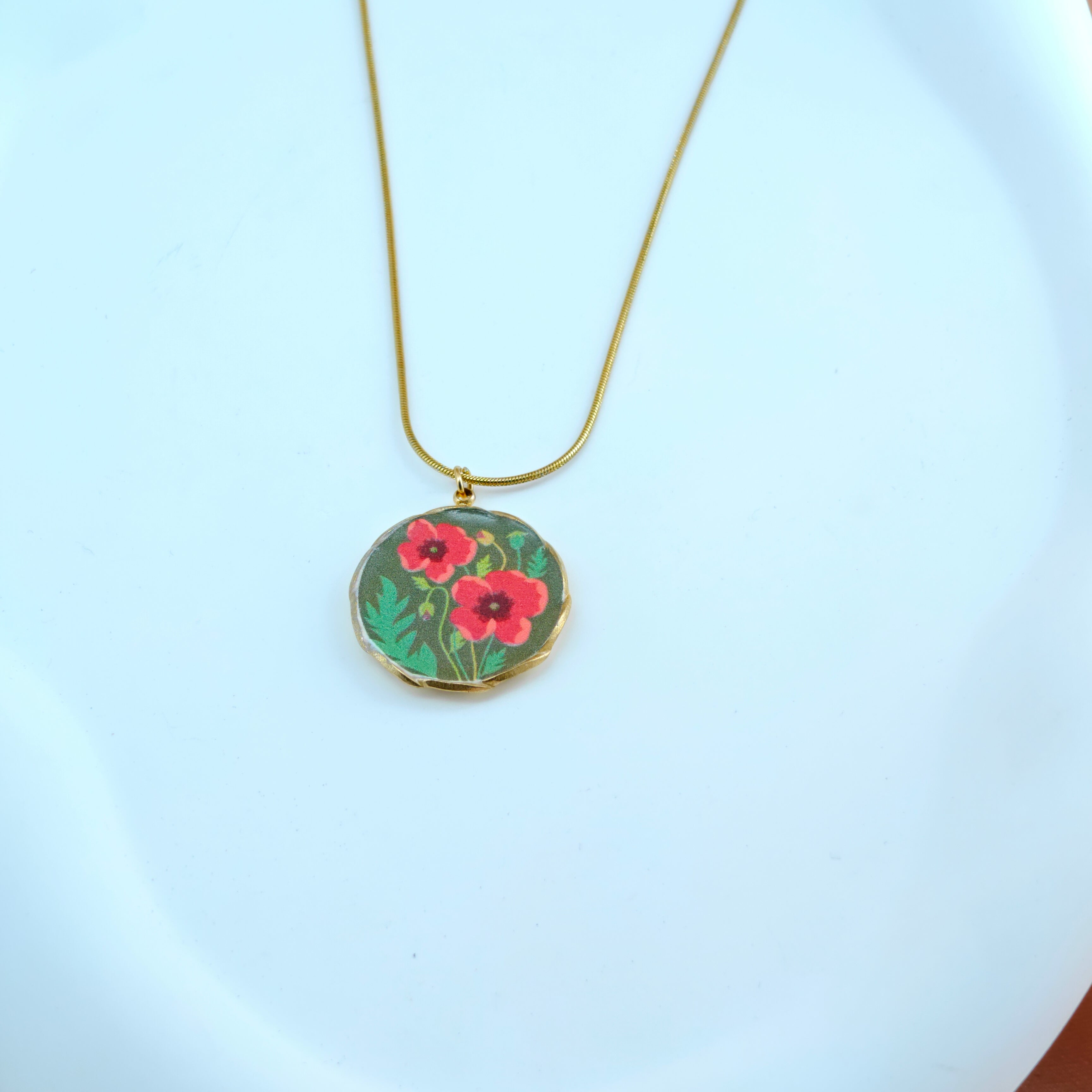 Round Poppy Flower Medallion Necklace - Anti-Tarnish Korean Jewelry